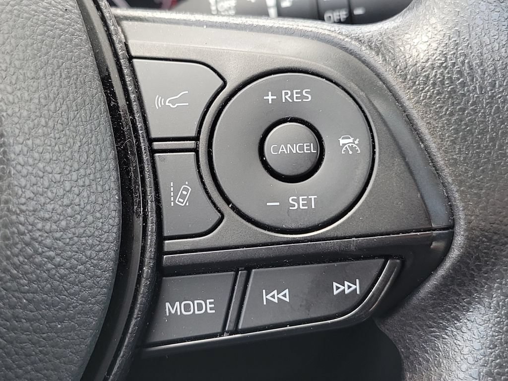 Used 2025 Toyota RAV4 XLE FWD image 27