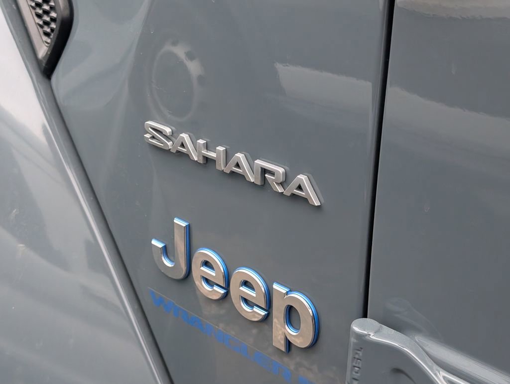 Used 2024 Jeep Wrangler Unlimited Sahara w/ Technology Group image 17