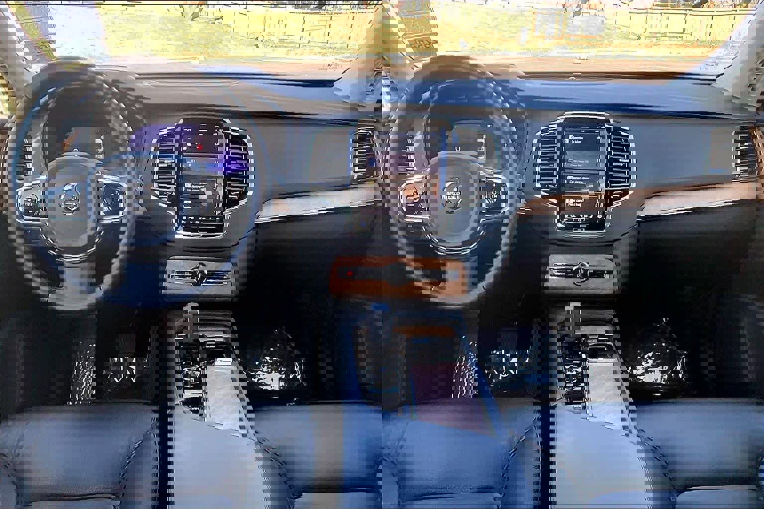 Used 2023 Volvo XC90 B5 Plus image 18