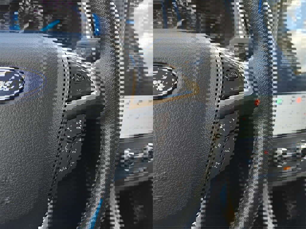 Used 2023 Ford Edge SEL image 17