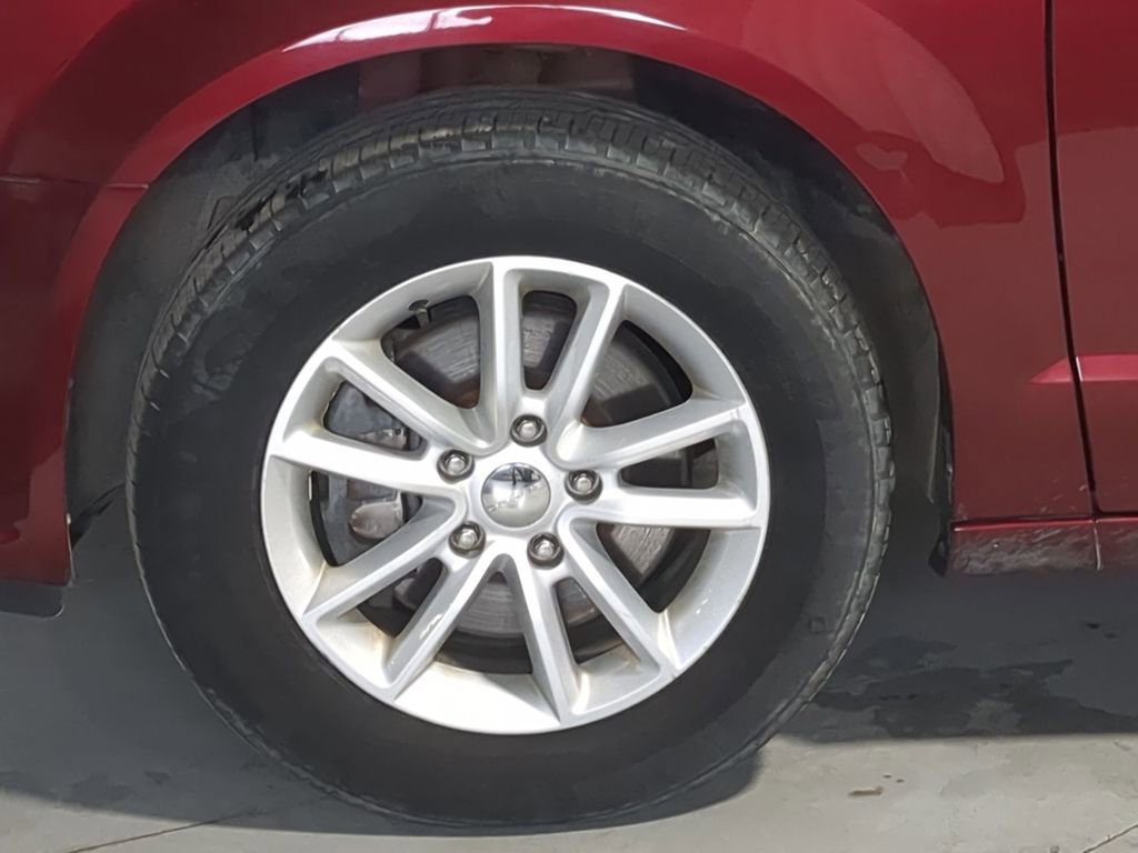 Used 2019 Dodge Grand Caravan SXT FWD image 17