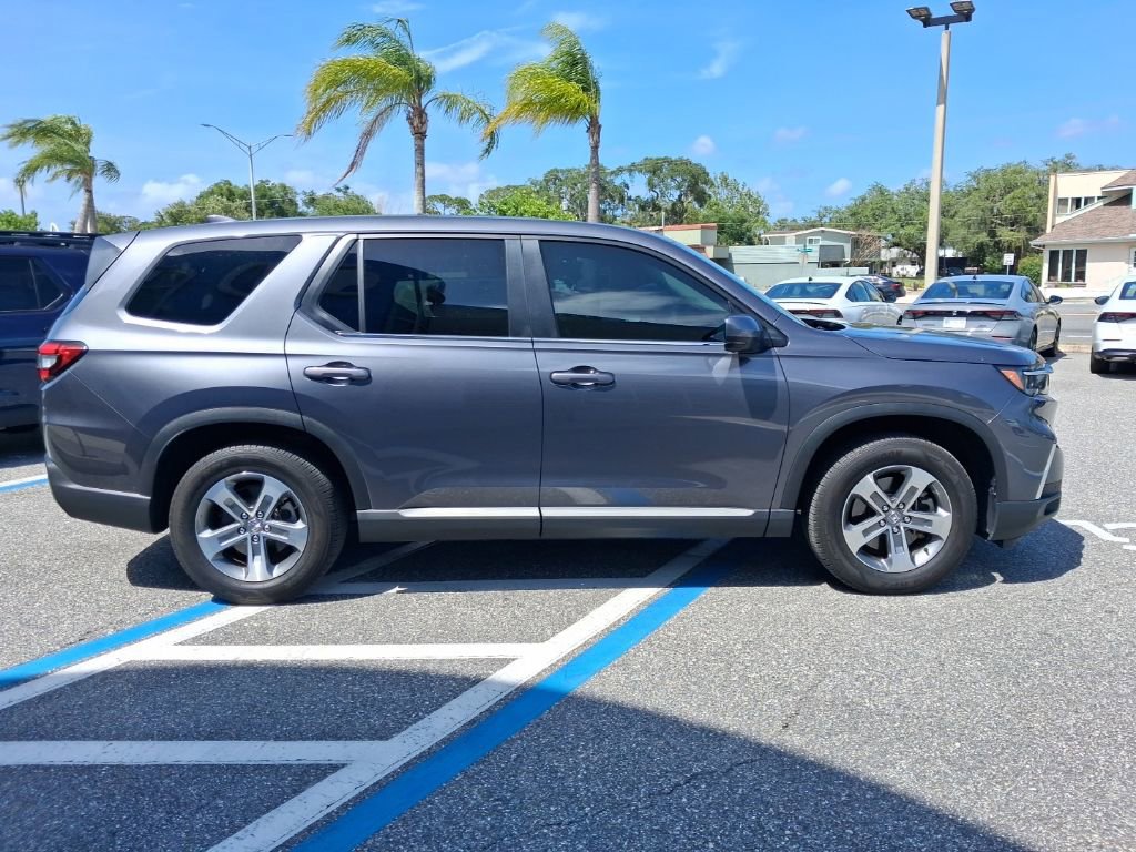 Certified 2025 Honda Pilot EX-L image 4