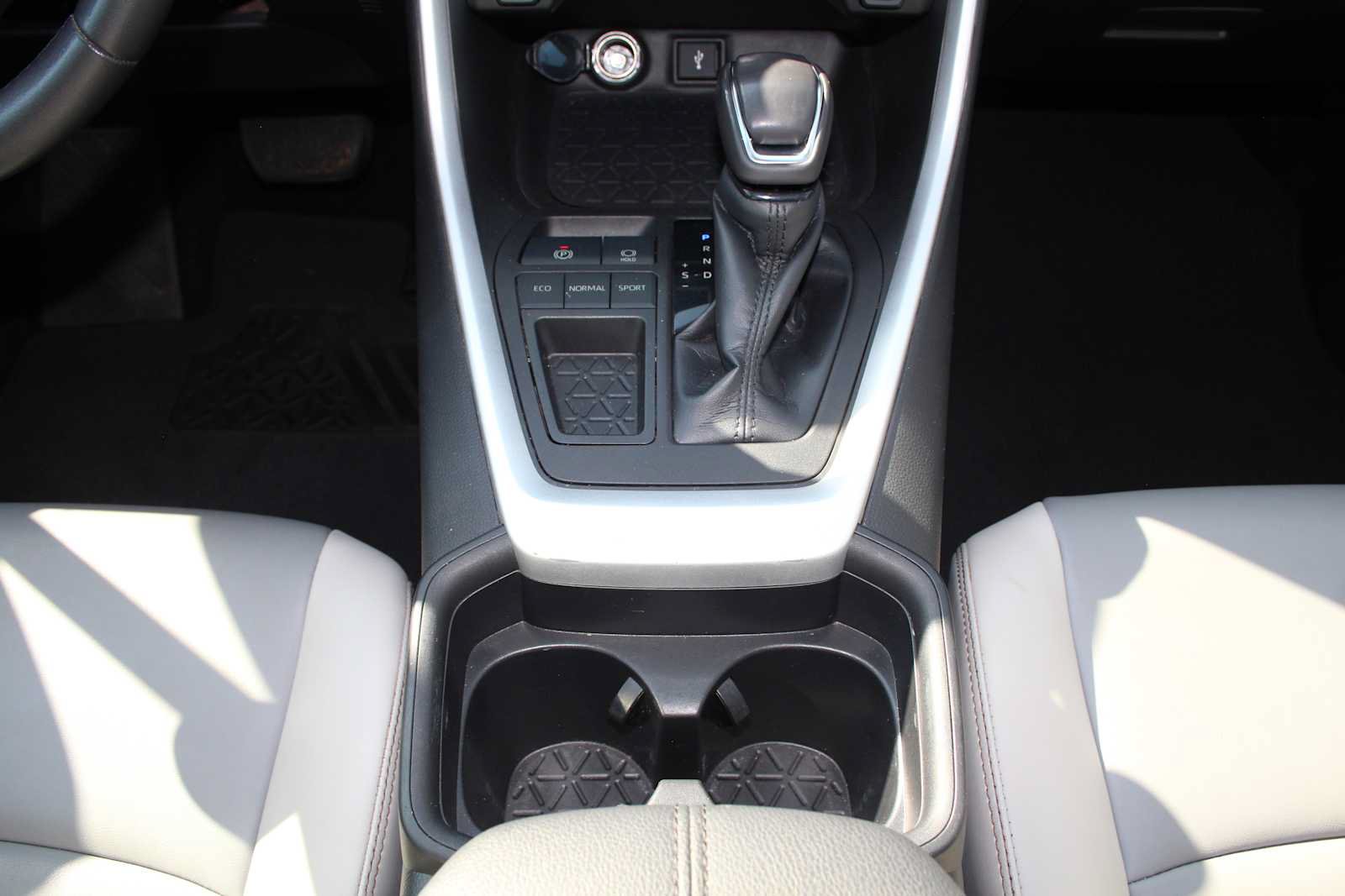 Used 2021 Toyota RAV4 XLE Premium FWD image 32