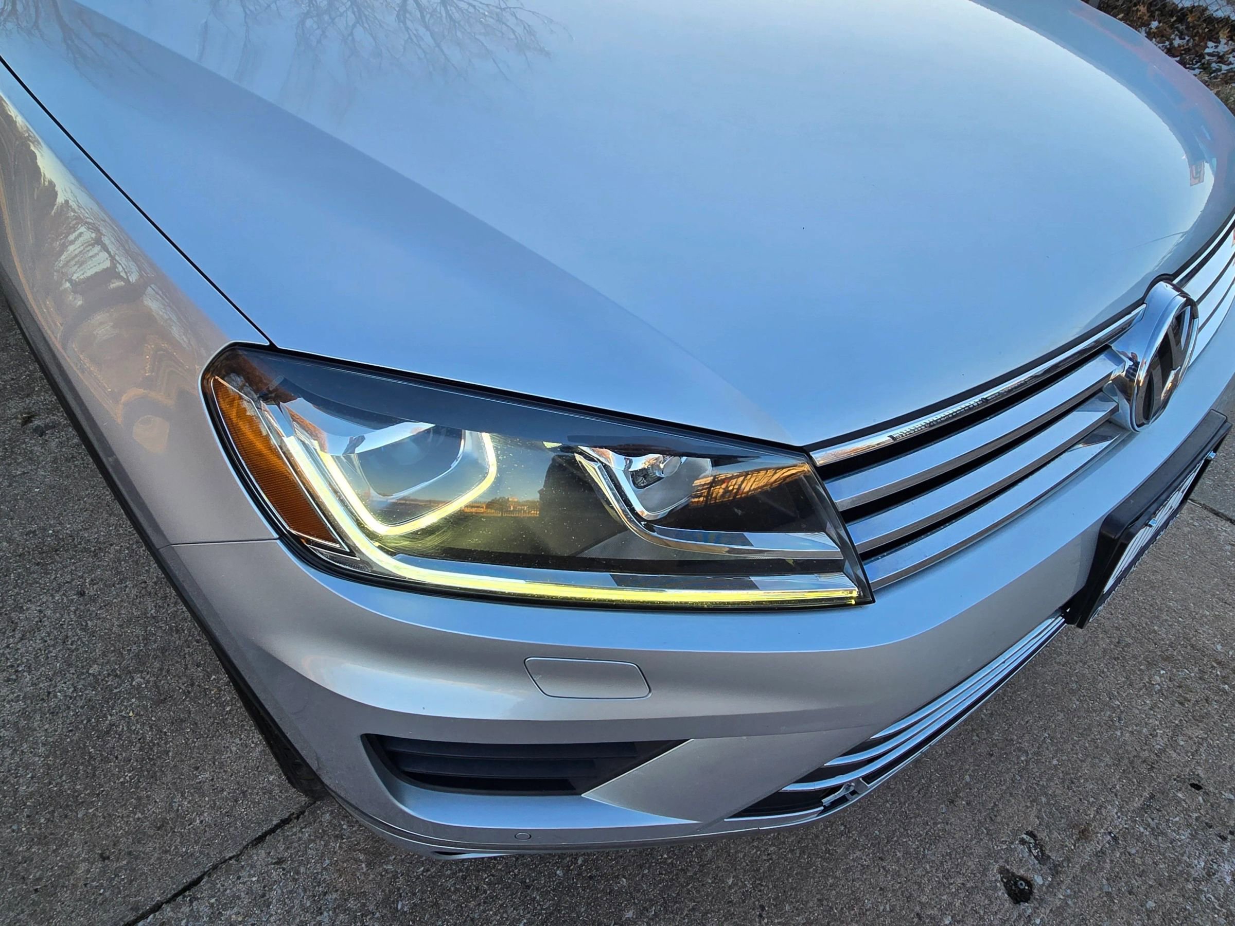 Used 2016 Volkswagen Touareg VR6 image 16