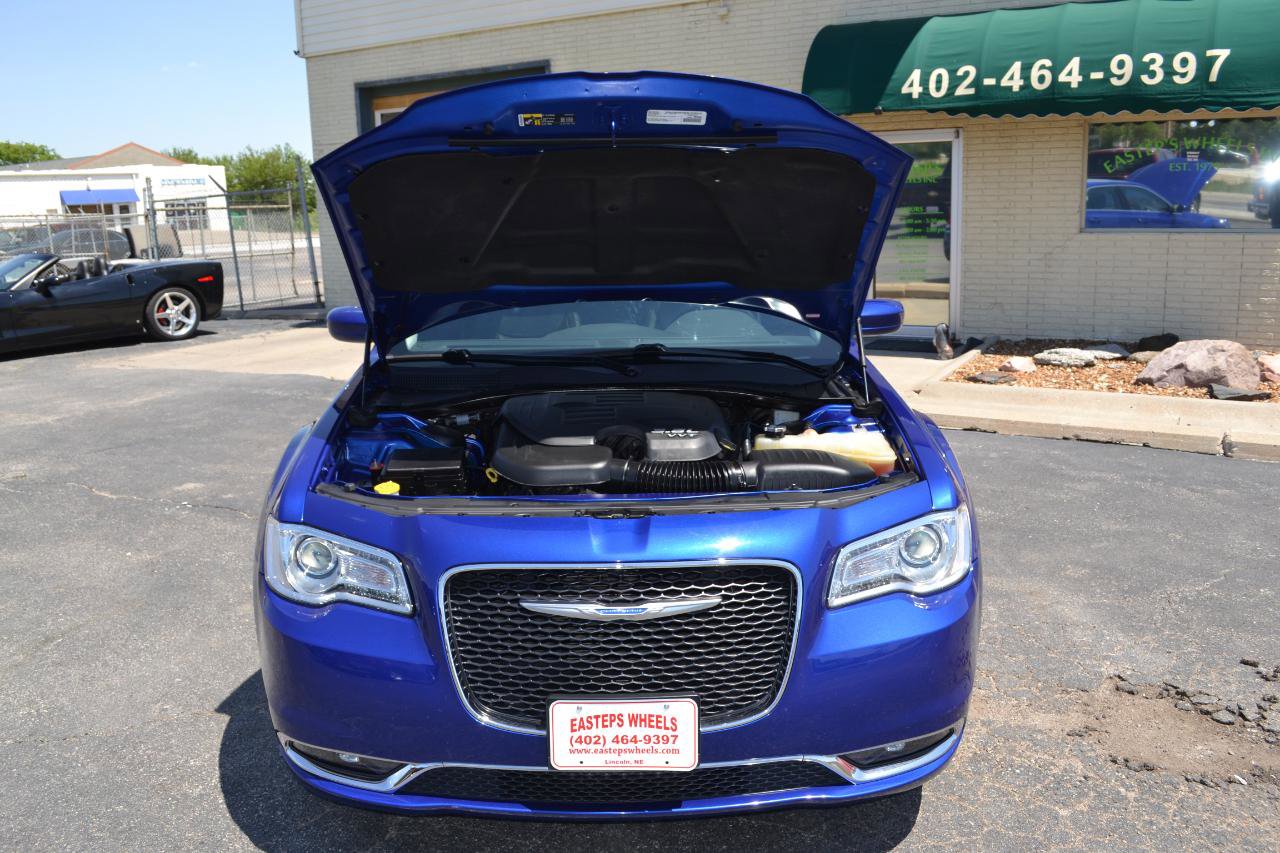 Used 2018 Chrysler 300 Touring L AWD/4WD image 52
