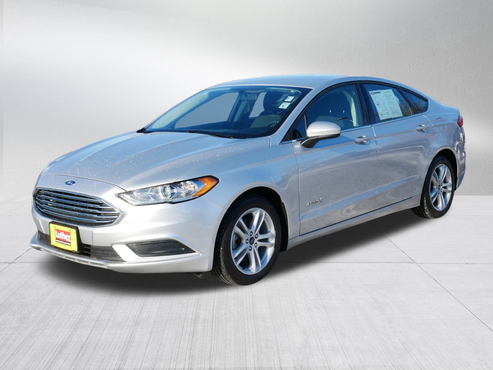 Used 2018 Ford Fusion SE image 3