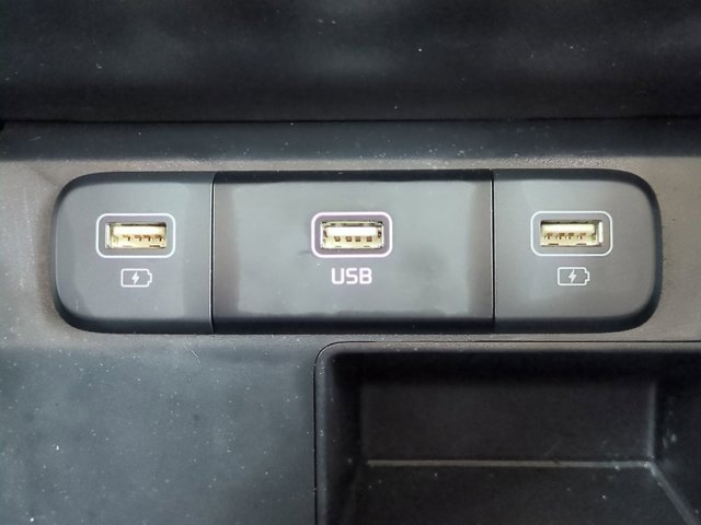 Used 2023 Kia Sorento LX image 21