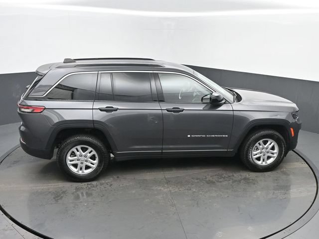 Used 2024 Jeep Grand Cherokee Laredo AWD/4WD image 43