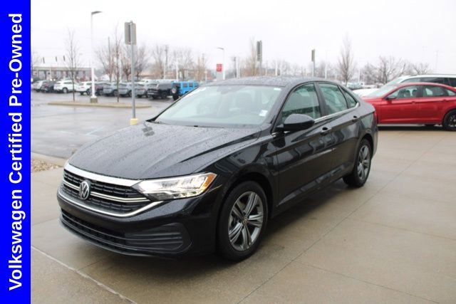 Used 2024 Volkswagen Jetta SE image 3