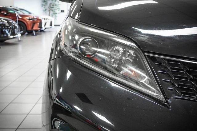 Used 2020 Toyota Sienna SE Premium FWD image 29