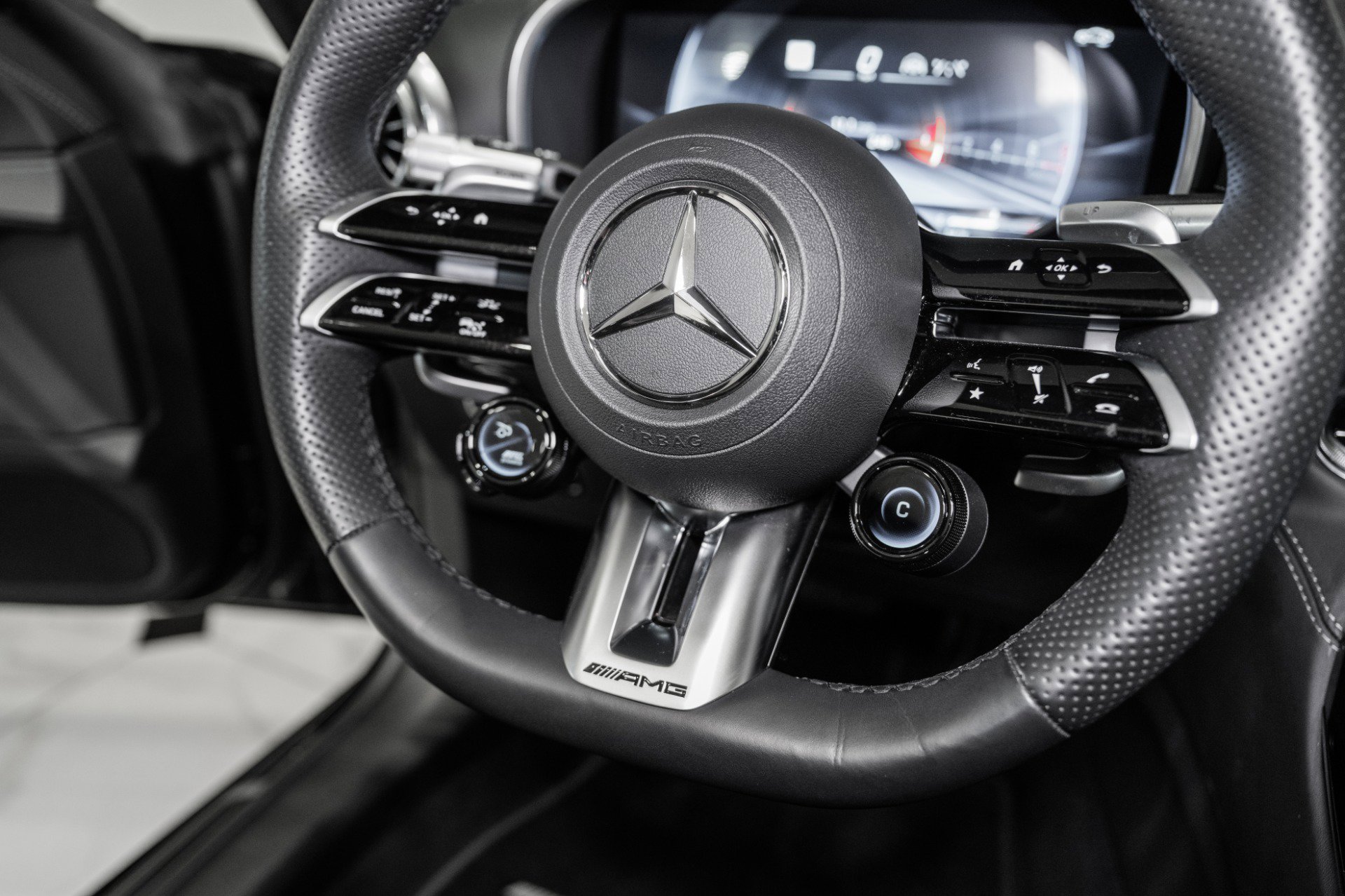 Used 2023 Mercedes-Benz SL 63 AMG 4MATIC image 43