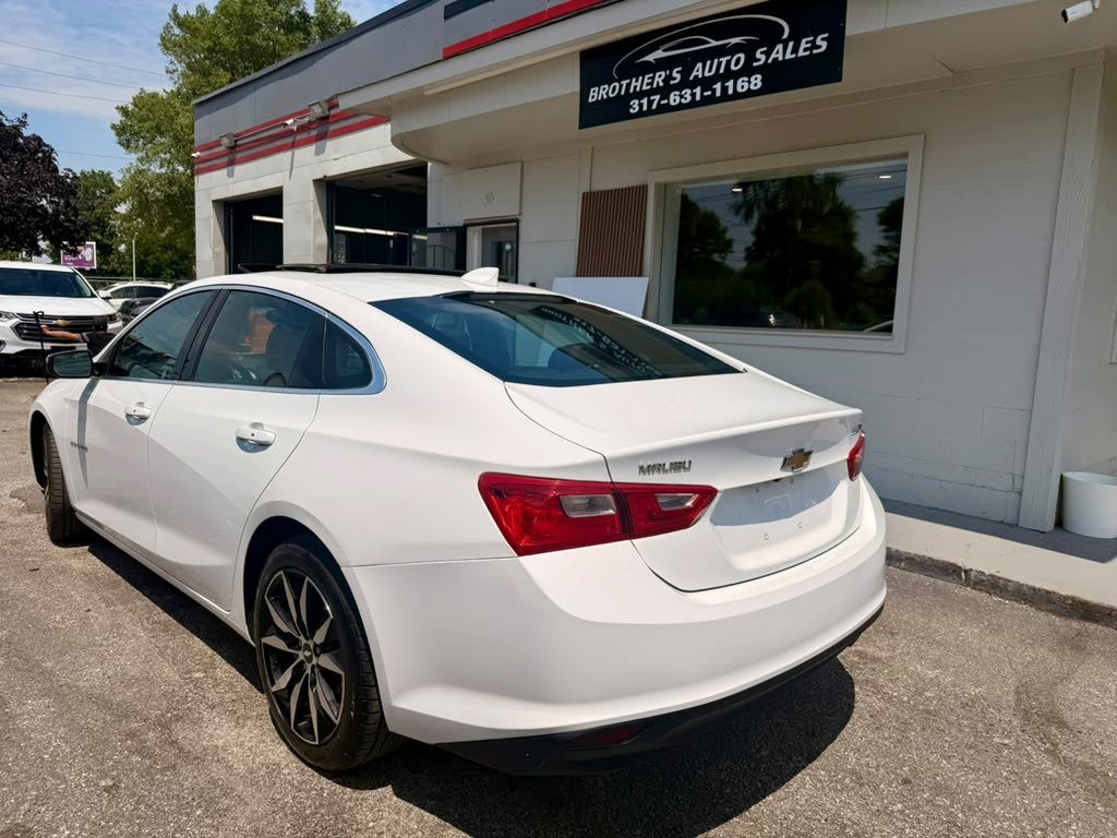 Used 2018 Chevrolet Malibu LT w/ Leather Package FWD image 13