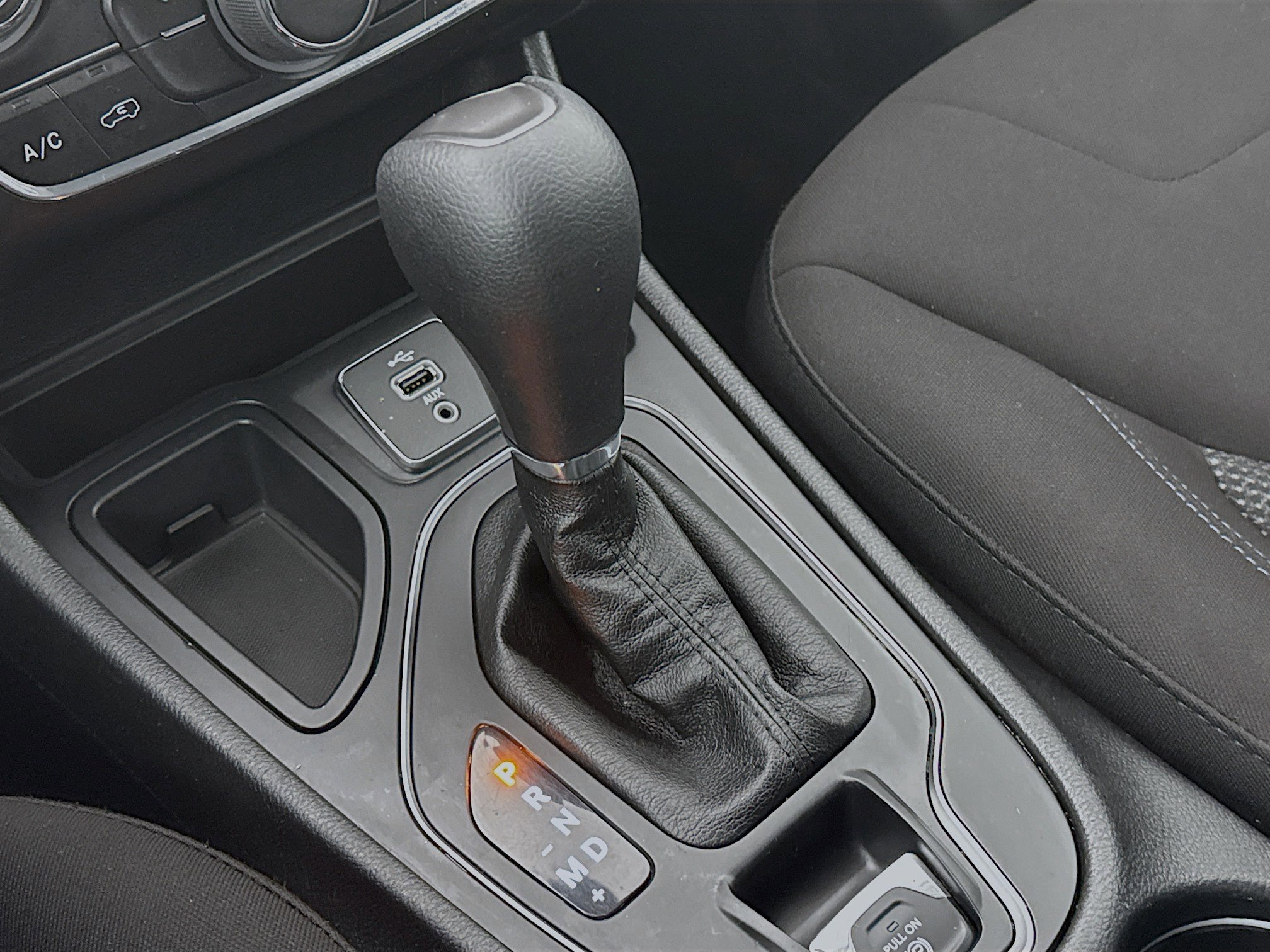 Used 2019 Jeep Cherokee Latitude w/ Cold Weather Group image 16