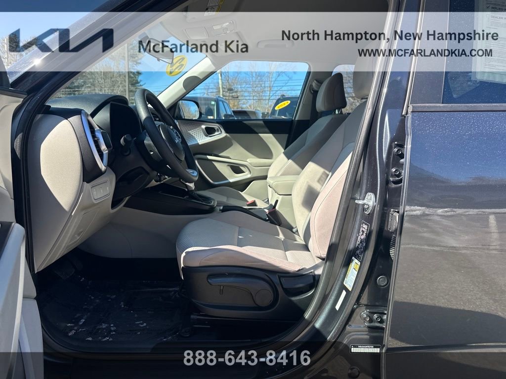 Used 2022 Kia Soul LX image 11