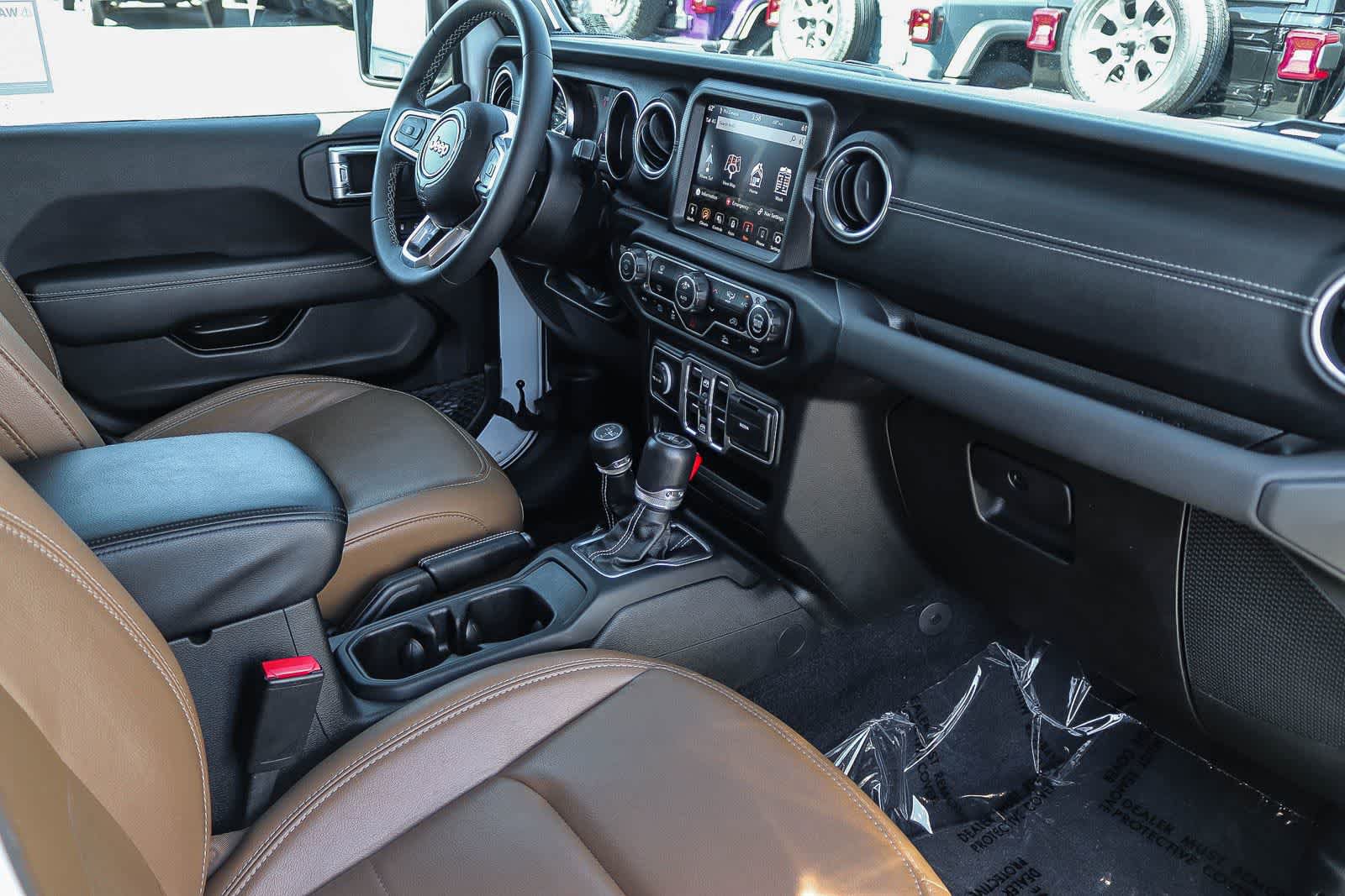 Used 2023 Jeep Wrangler Unlimited Sahara AWD/4WD image 19