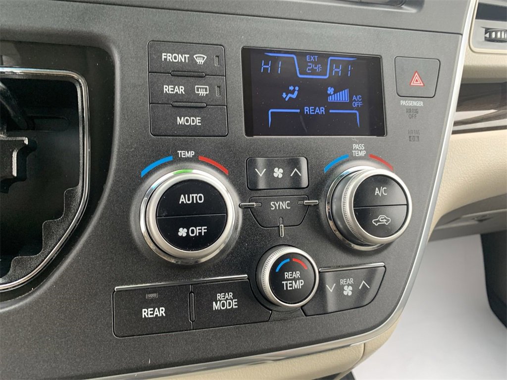 Used 2017 Toyota Sienna XLE Premium image 19