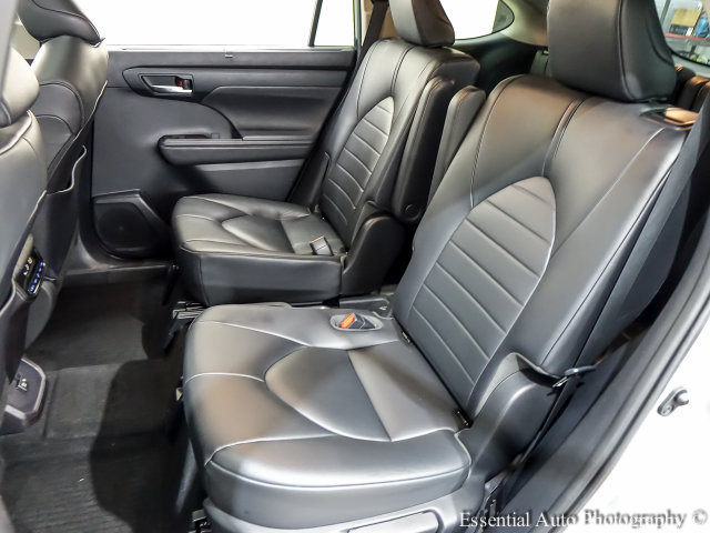 Used 2020 Toyota Highlander XLE AWD/4WD image 12