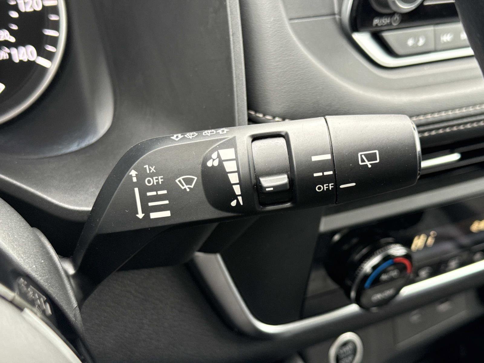 Used 2023 Nissan Rogue SV image 10