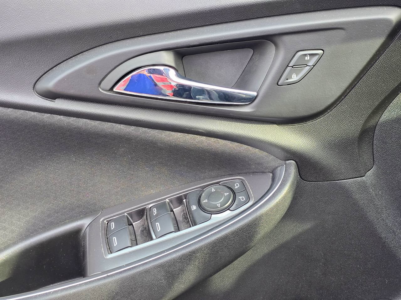 Used 2018 Chevrolet Malibu LT image 9