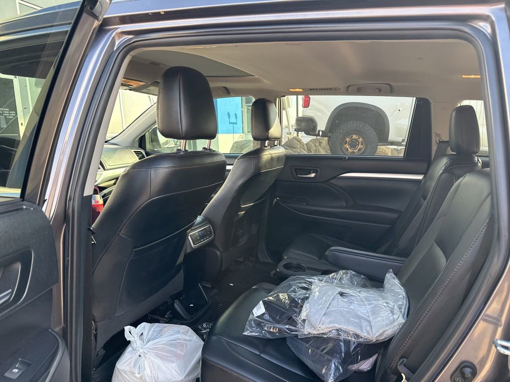 Used 2019 Toyota Highlander XLE image 9