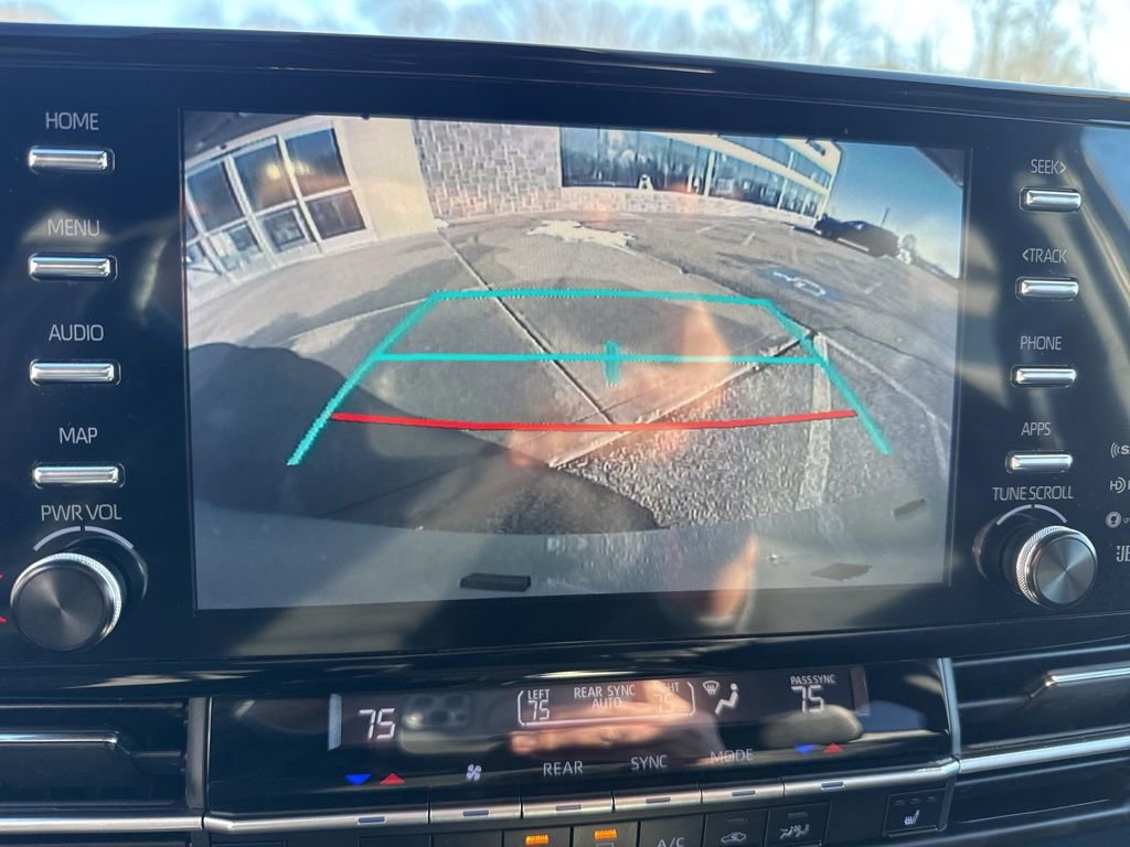 Used 2023 Toyota Sienna XLE Woodland Edition image 20