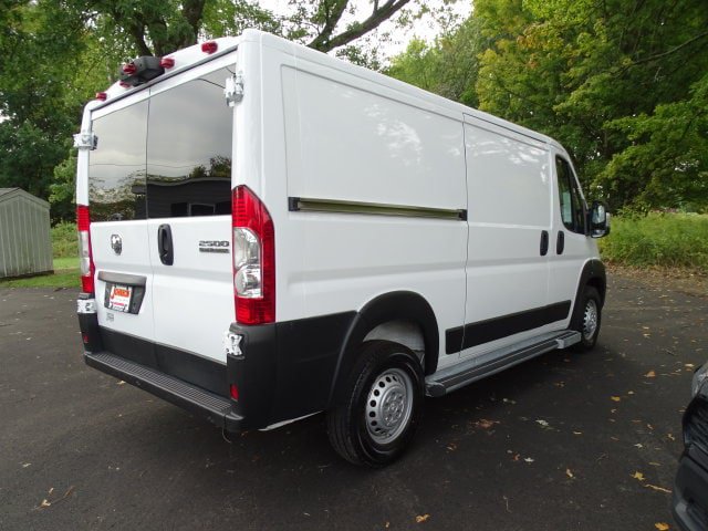 Used 2025 RAM ProMaster 2500 w/ U-Haul Equipment Group FWD image 18