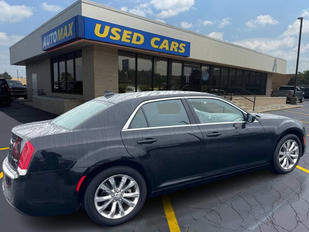Used 2022 Chrysler 300 Touring AWD/4WD image 5