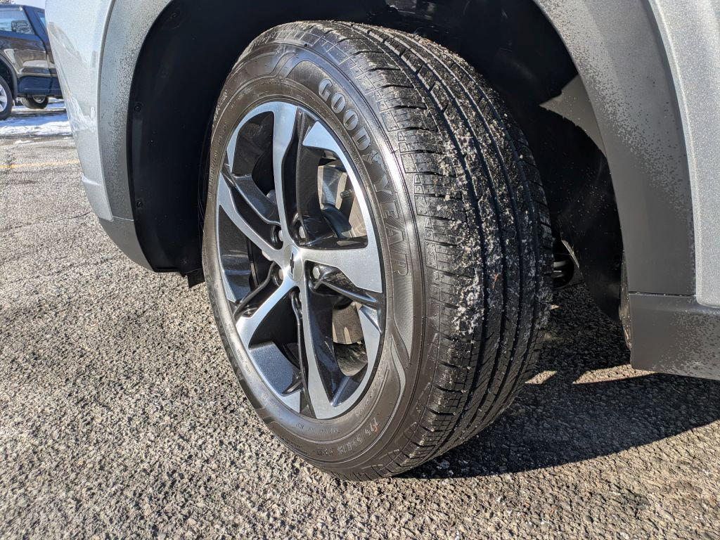 Certified 2025 Chevrolet Trax RS w/ Sunroof Package image 39