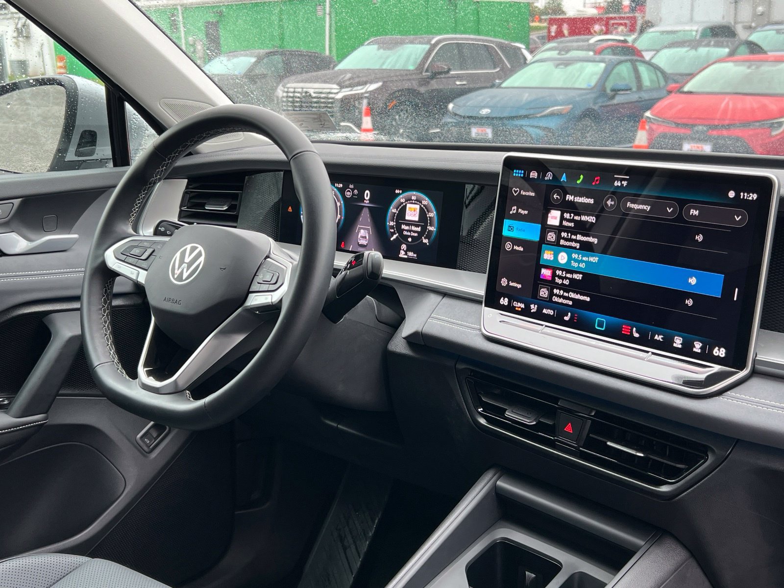 Used 2025 Volkswagen Tiguan SE FWD image 12