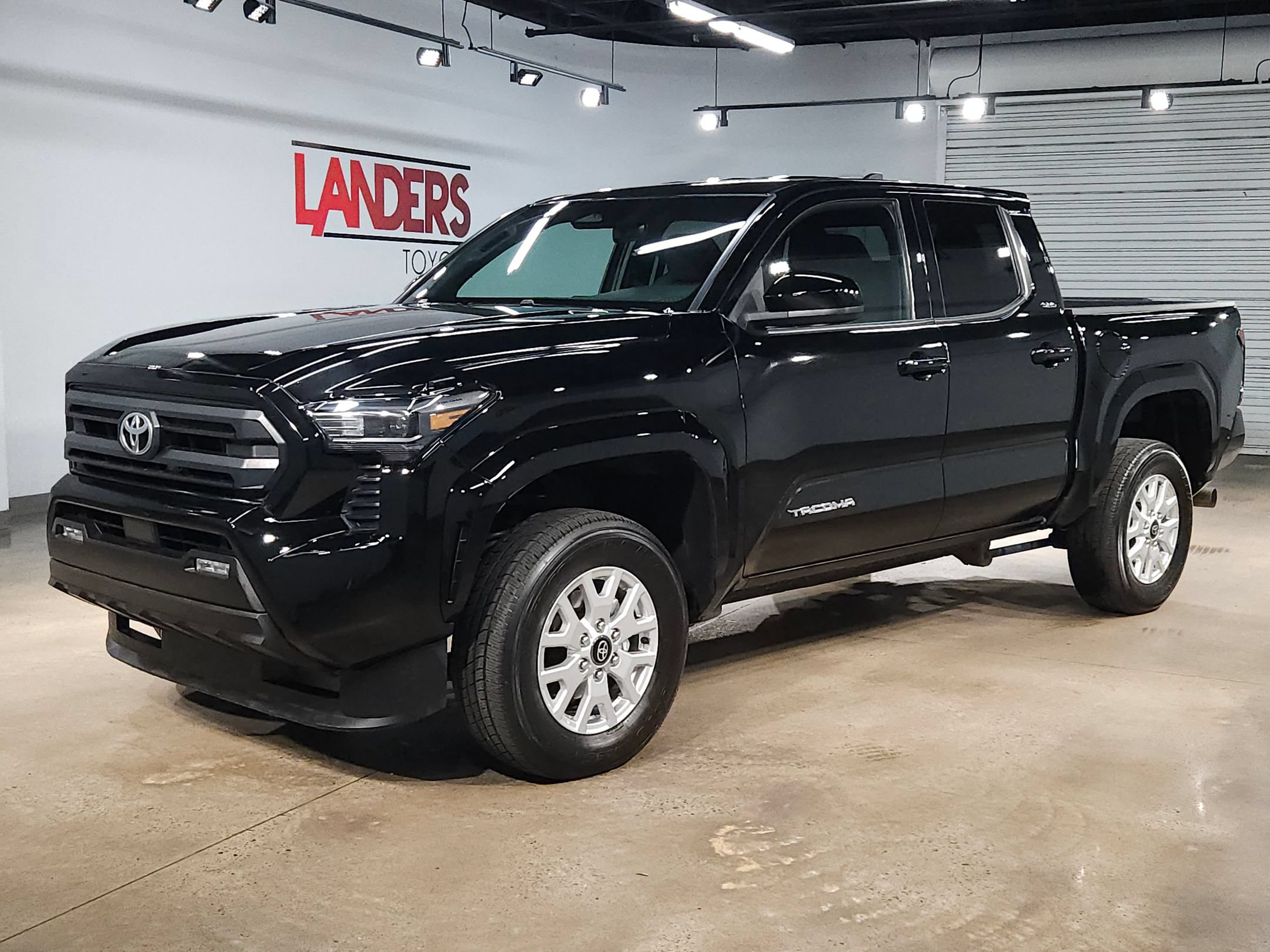 Used 2025 Toyota Tacoma SR5 AWD/4WD image 3