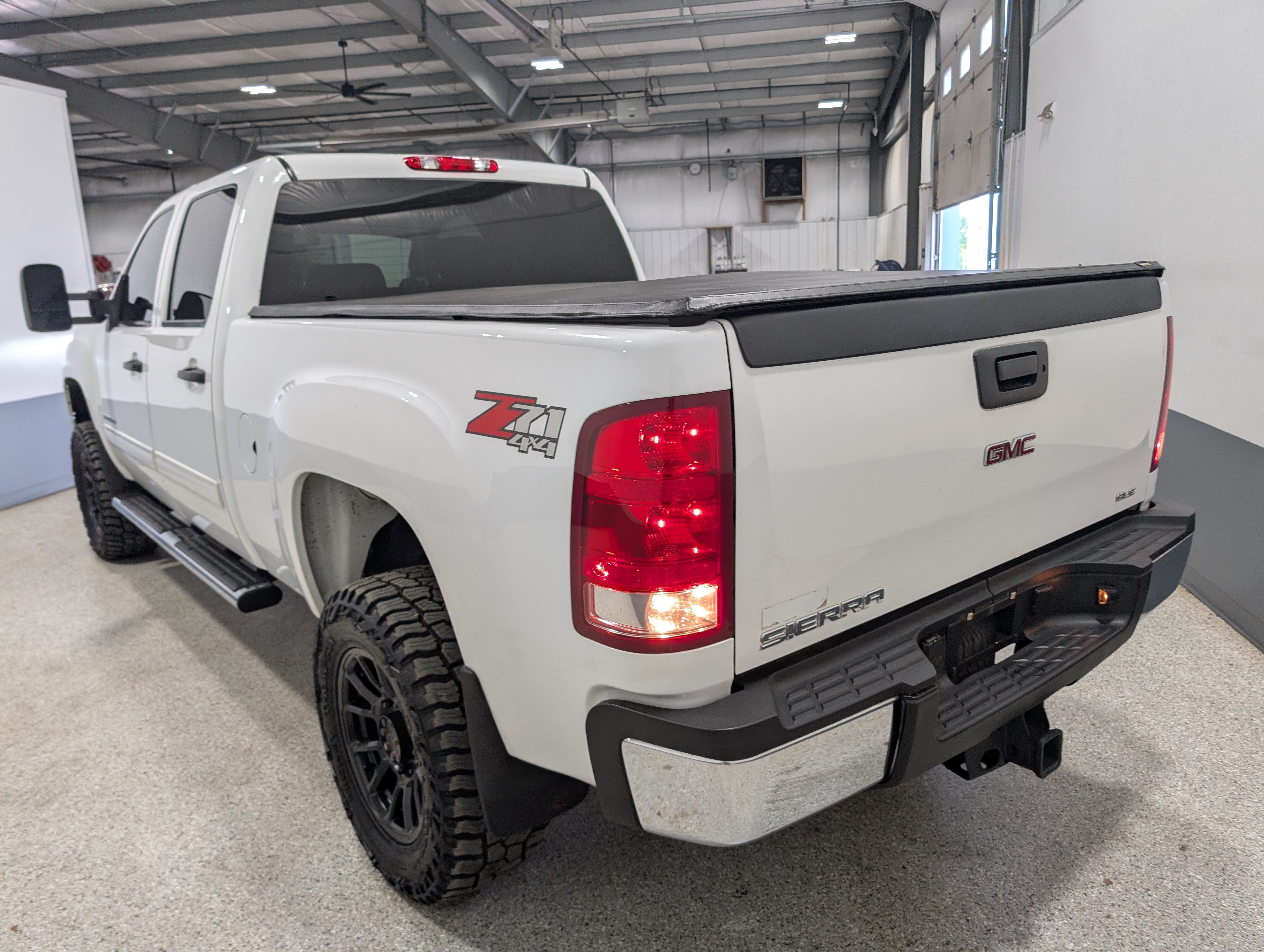 Used 2014 GMC Sierra 2500 SLE w/ SLE Preferred Package AWD/4WD image 5
