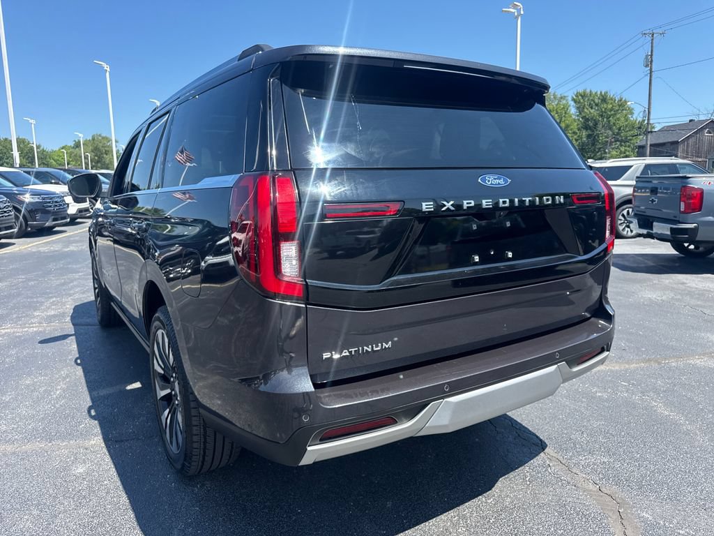 Used 2025 Ford Expedition Platinum w/ Driver's Package AWD/4WD image 9