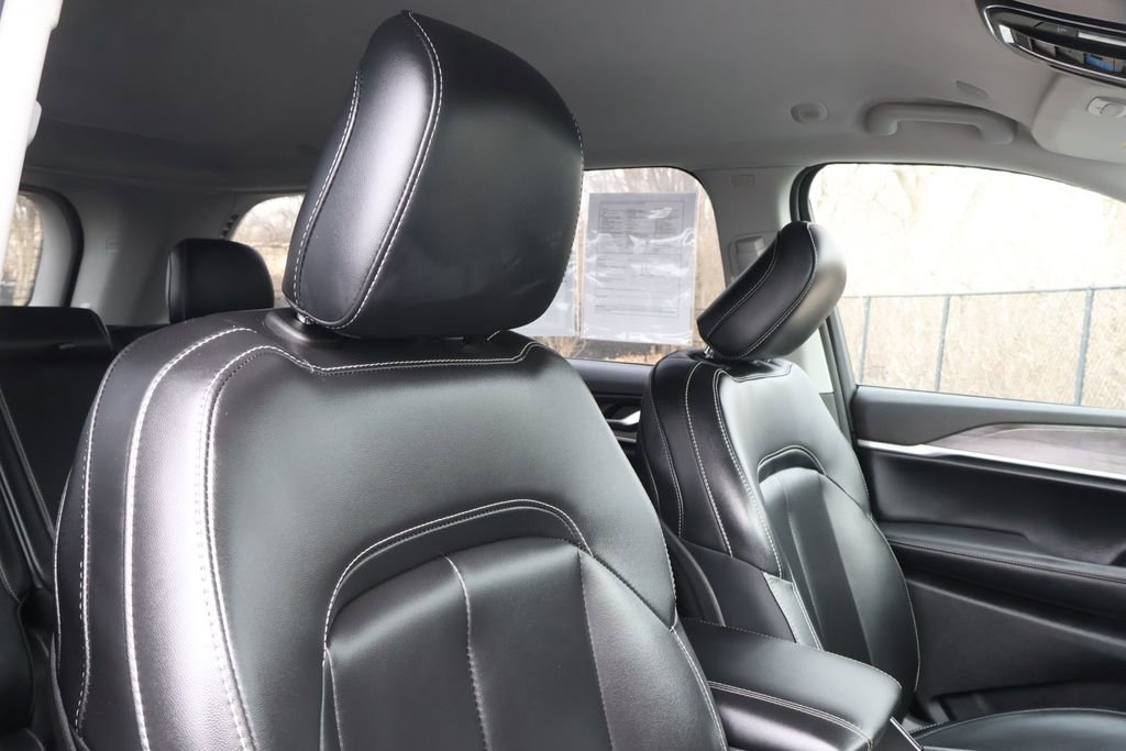 Used 2024 Jeep Grand Cherokee Limited image 39