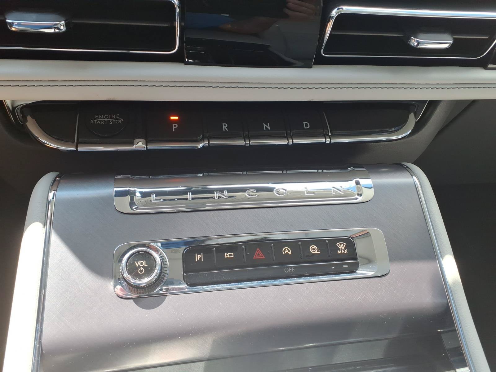 Used 2025 Lincoln Aviator AWD image 12