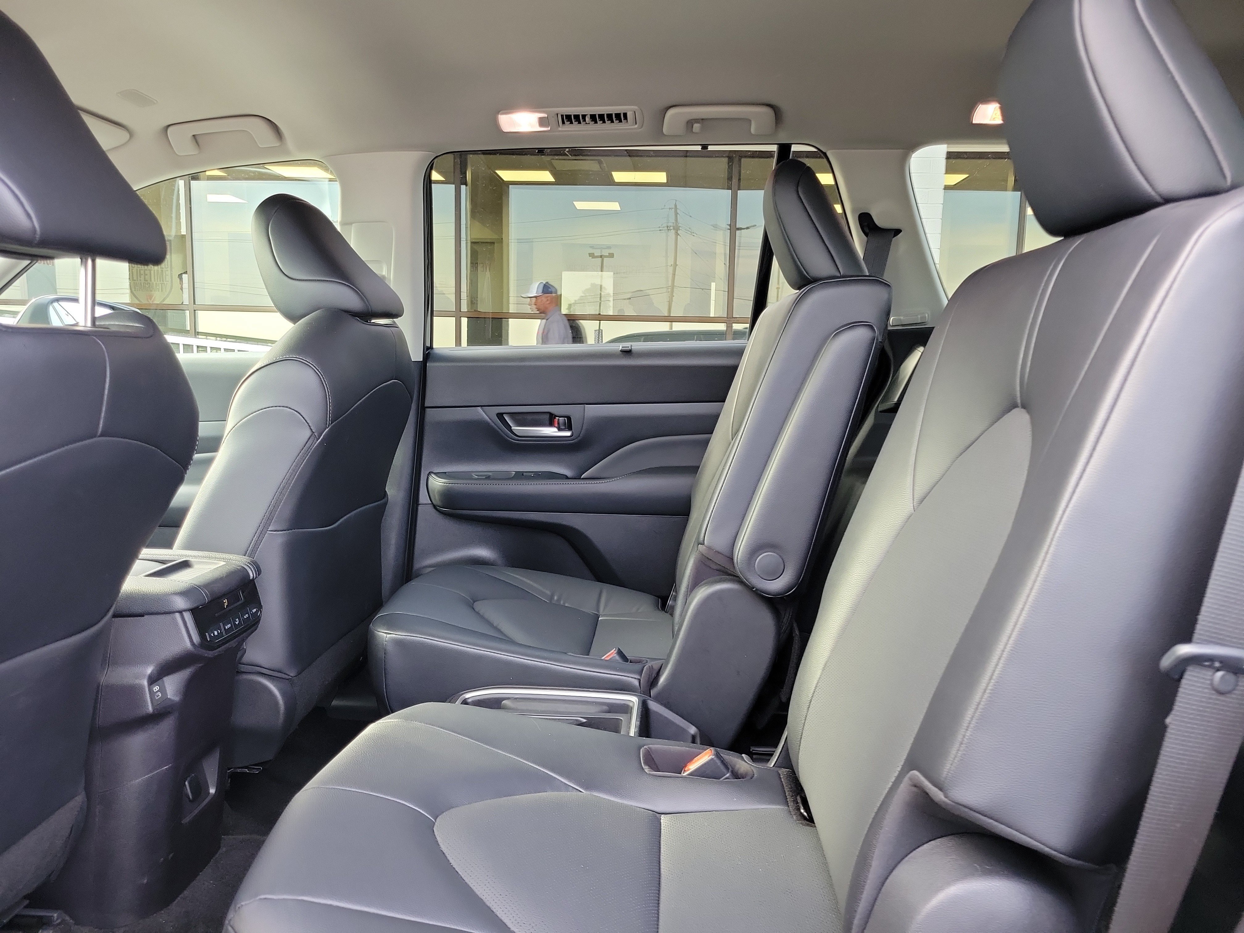 Used 2025 Toyota Grand Highlander AWD image 11