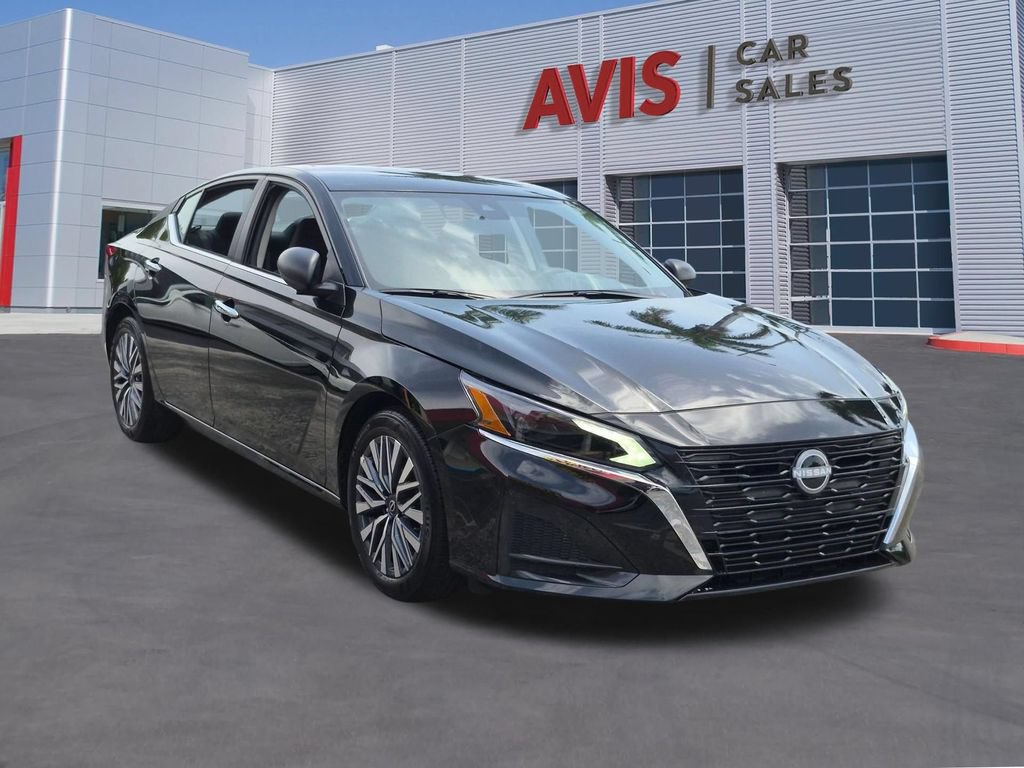 Used 2025 Nissan Altima 2.5 SV FWD image 3