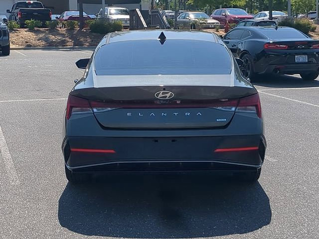 Used 2024 Hyundai Elantra Limited FWD image 7