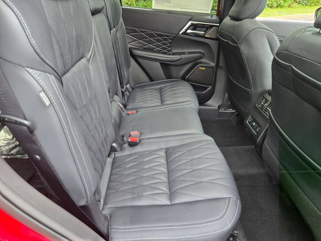 New 2026 Mitsubishi Outlander SEL Black Edition AWD/4WD image 8