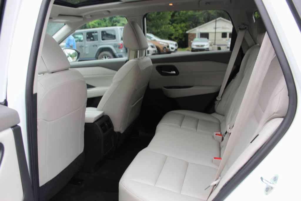 Used 2023 Nissan Rogue SL AWD/4WD image 27