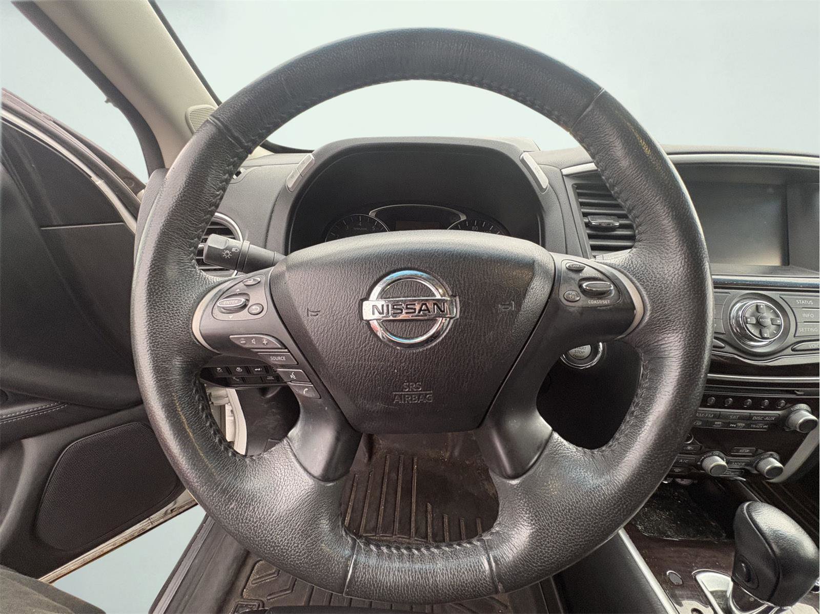 Used 2015 Nissan Pathfinder Platinum image 17