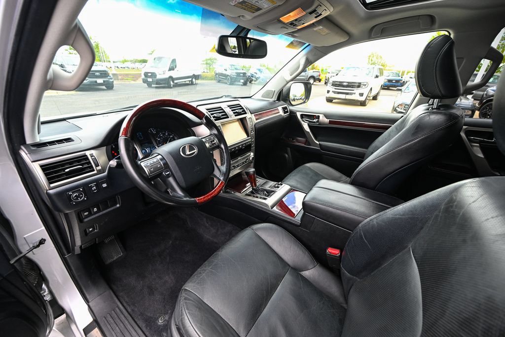 Used 2017 Lexus GX 460 Premium w/ Premium Package AWD/4WD image 18