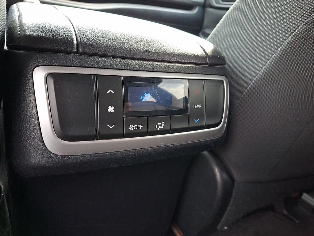 Used 2016 Toyota Highlander LE AWD/4WD image 11