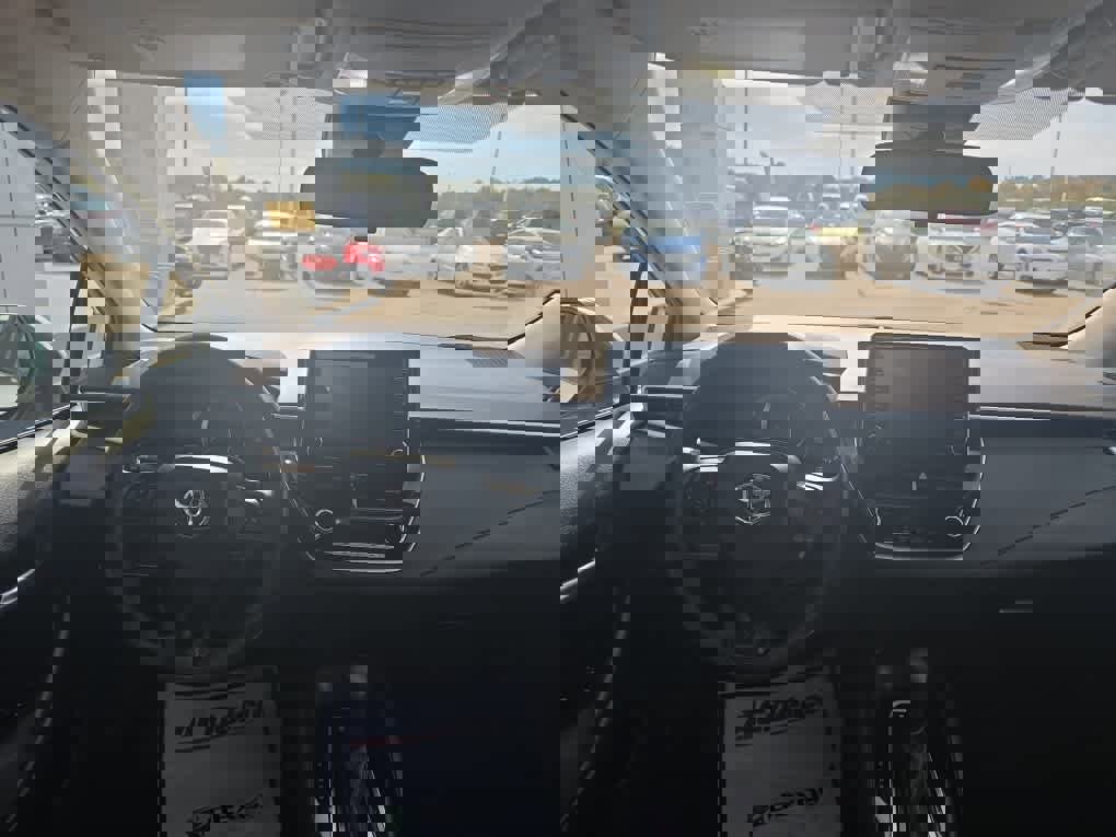 Used 2021 Toyota Corolla LE image 12