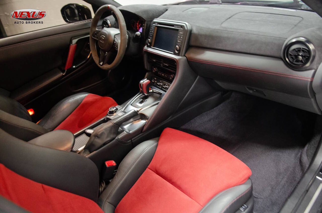 Used 2018 Nissan GT-R NISMO AWD/4WD image 2