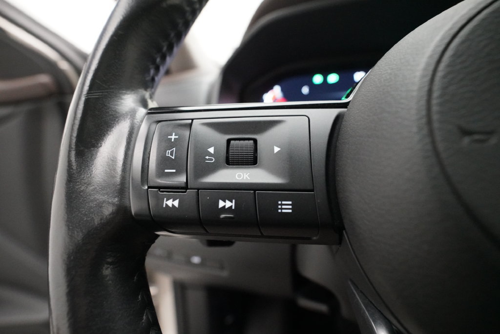 Used 2021 Nissan Rogue Platinum AWD/4WD image 16