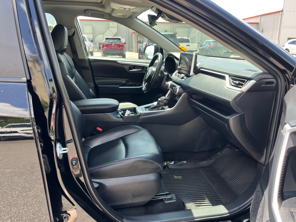 Used 2025 Toyota RAV4 XLE Premium w/ Weather Package AWD/4WD image 30