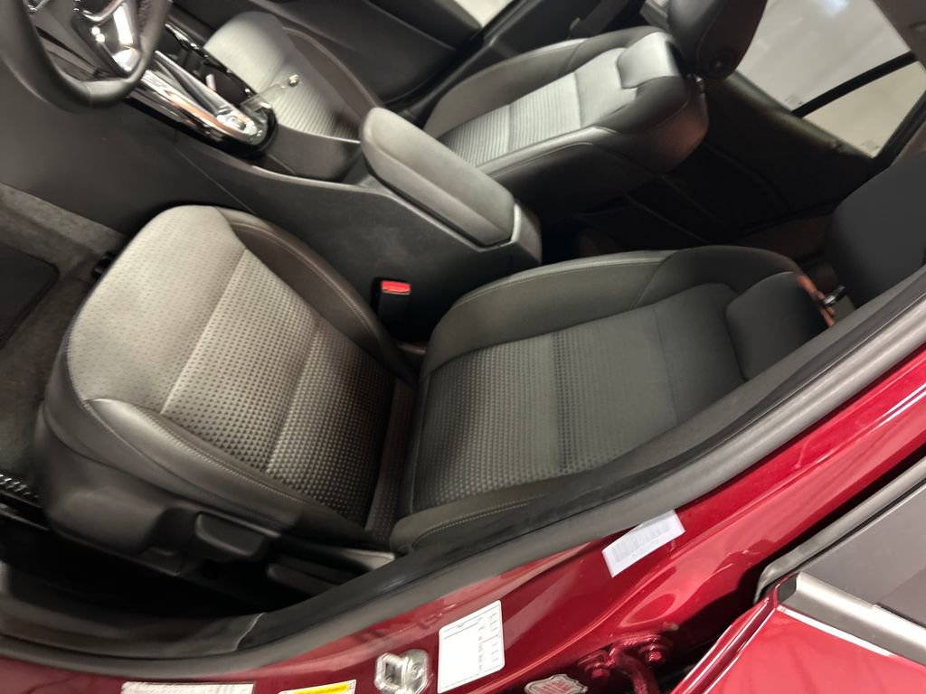 Used 2025 Chevrolet Trax LT w/ LT Convenience Package FWD image 12
