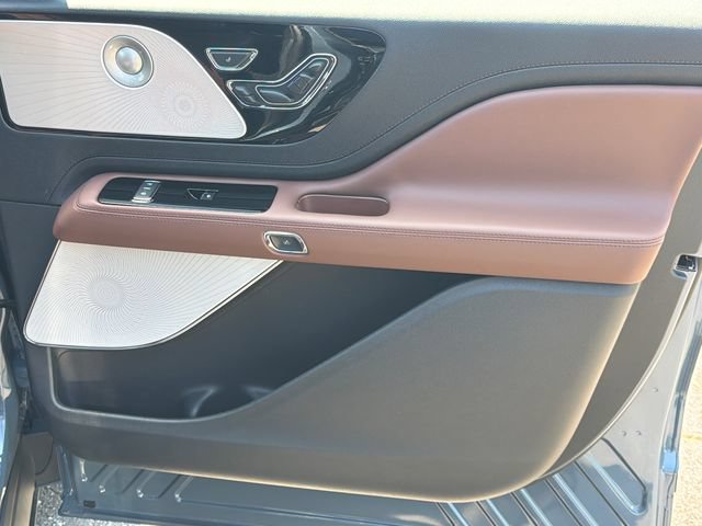 New 2026 Lincoln Aviator Reserve AWD/4WD image 14