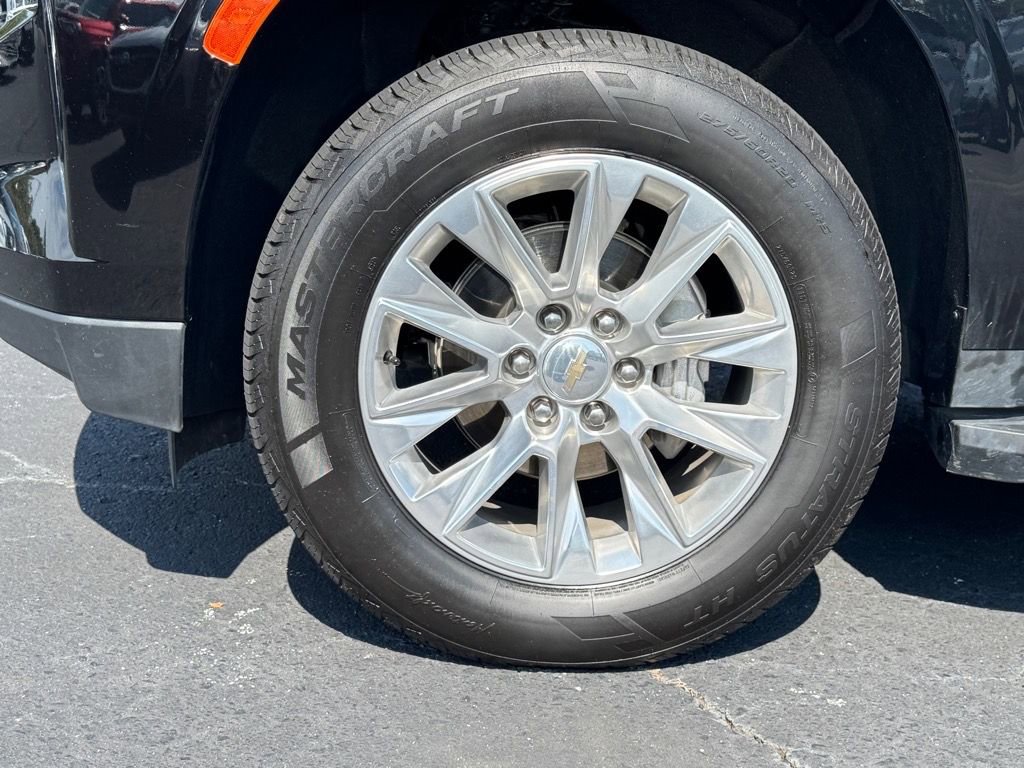 Used 2024 Chevrolet Suburban Premier image 9