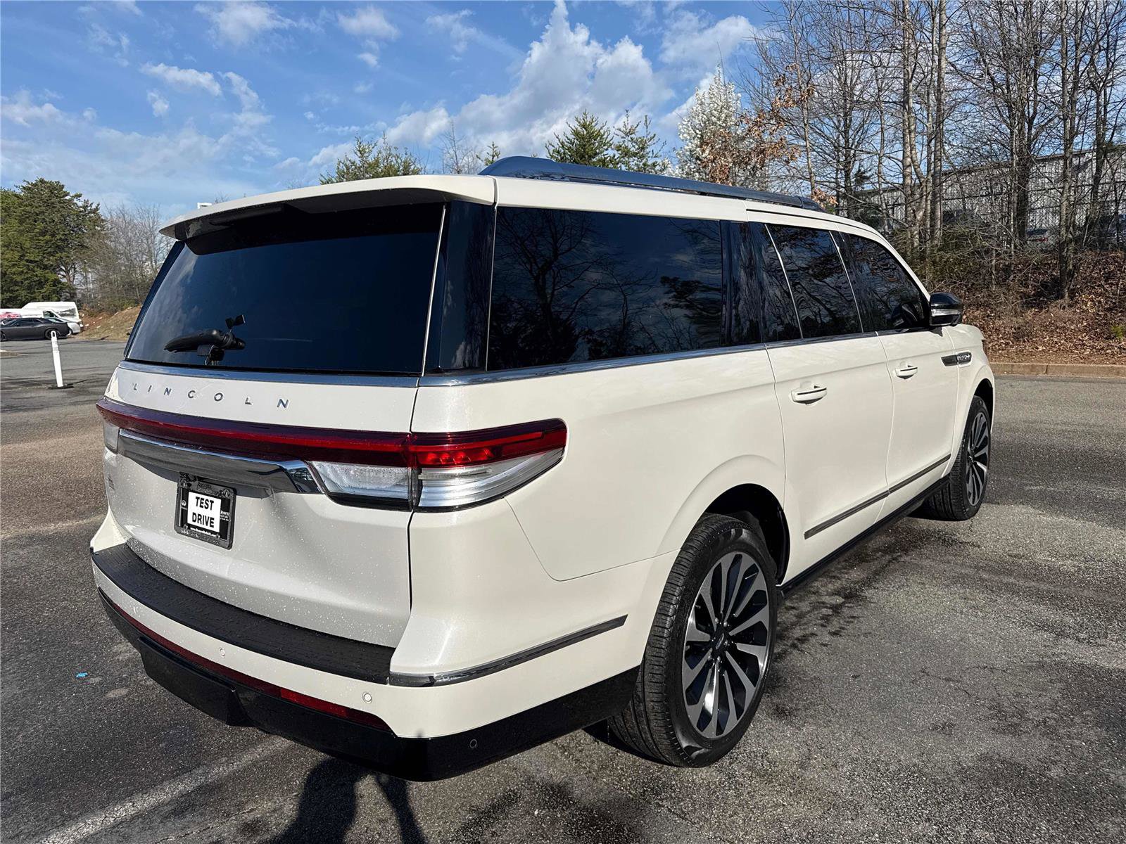 Used 2023 Lincoln Navigator L Reserve AWD/4WD image 5
